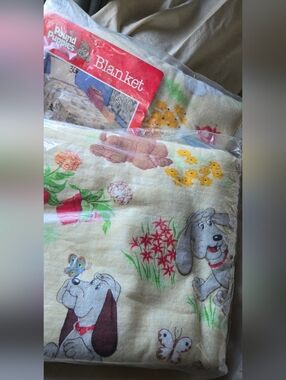 Lot of 2 Vintage Pound Puppy Twin/Full Size Blankets